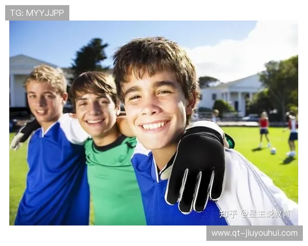 男足球教练带领女子足球队训练 打破性别界限打造冠军之路